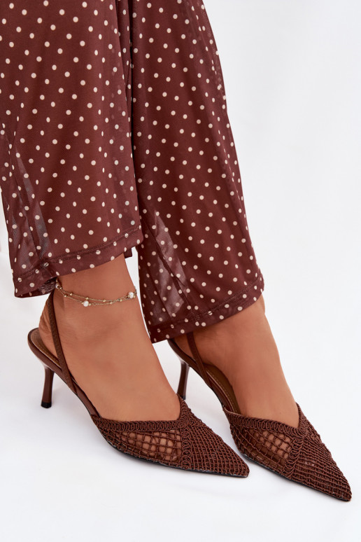 sandalias con elementos calados con tacones finos color marrón Hanelis
