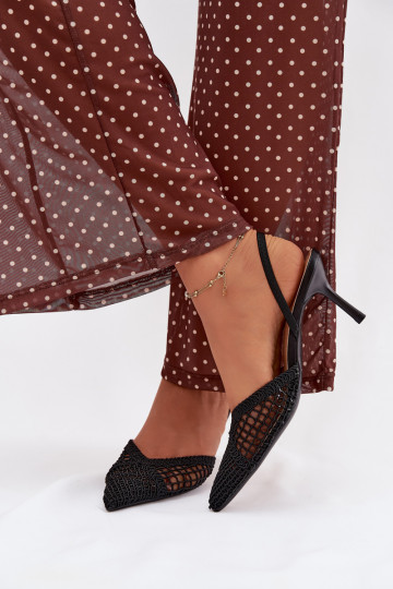 sandalias con elementos calados con tacones finos de color negro Hanelis 2