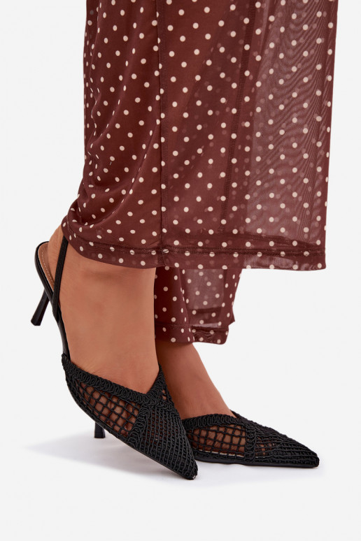 sandalias con elementos calados con tacones finos de color negro Hanelis