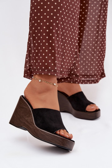 zapatillas de mujer en una cuña de color negro Ravelia 2