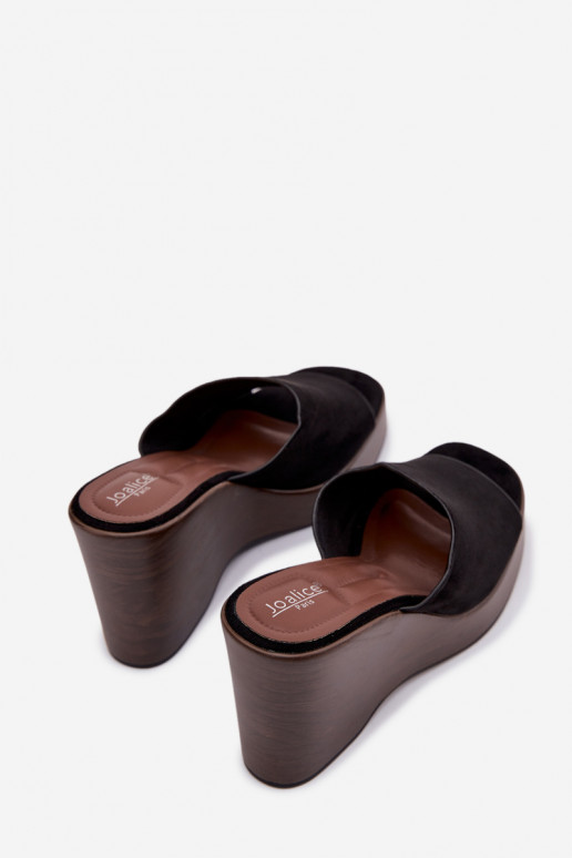 zapatillas de mujer en una cuña de color negro Ravelia