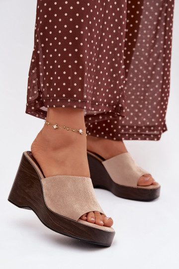 zapatillas de mujer en una cuña beige Ravelia