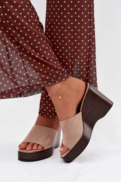 zapatillas de mujer en una cuña beige Ravelia