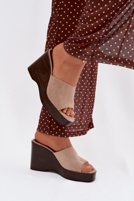 zapatillas de mujer en una cuña beige Ravelia