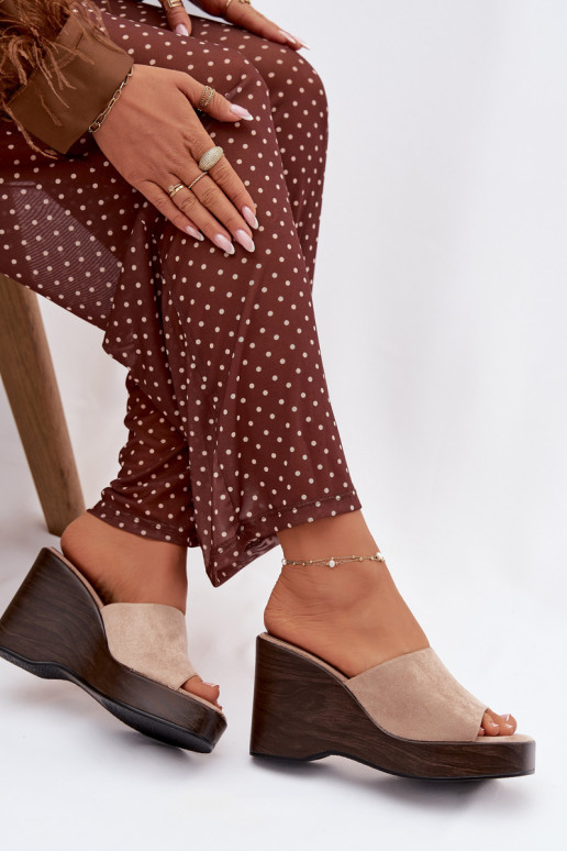 zapatillas de mujer en una cuña beige Ravelia