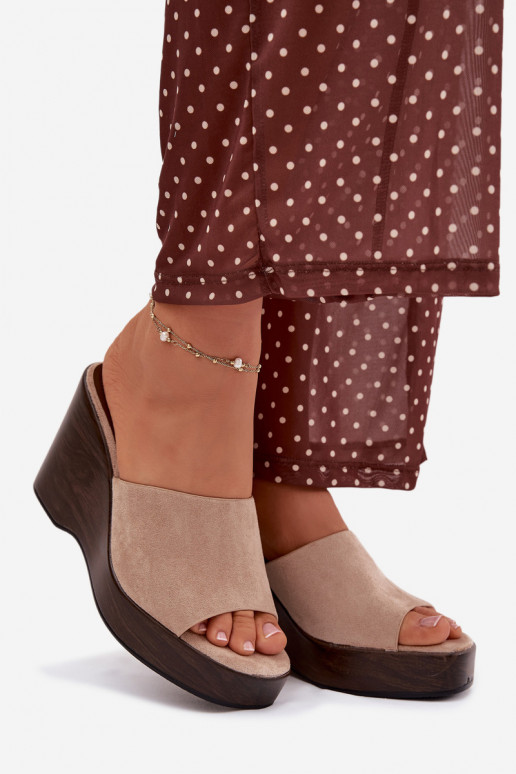 zapatillas de mujer en una cuña beige Ravelia