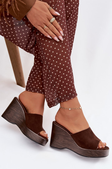 Zapatillas de mujer "Ravelia" en color chocolate con plataforma