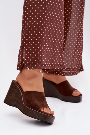 Zapatillas de mujer "Ravelia" en color chocolate con plataforma 2