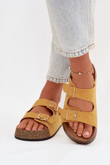 Zapatillas de mujer "Tovessa" en color amarillo con plataforma y hebillas doradas