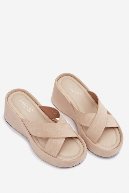 zapatillas de mujer en una cuñade gamuza ecológicau beige Calorine