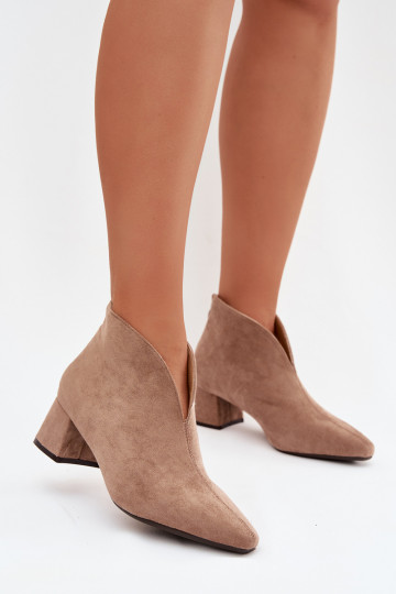 Botas altas Darlisse color arena para mujer con bordado 2