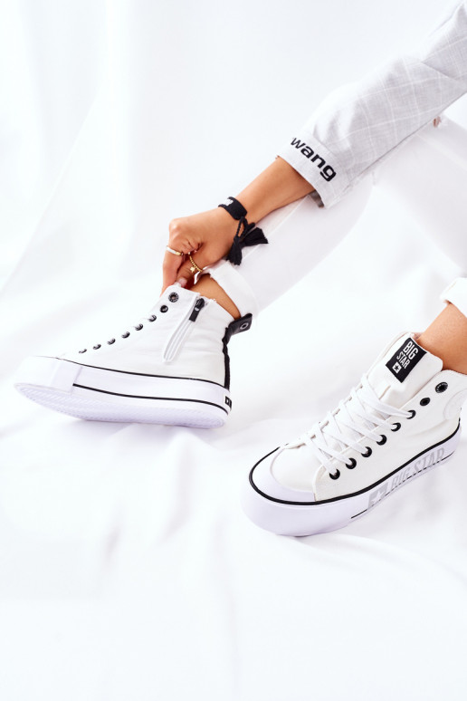 Zapatillas con plataforma alta Big Star II274014 el color blanco