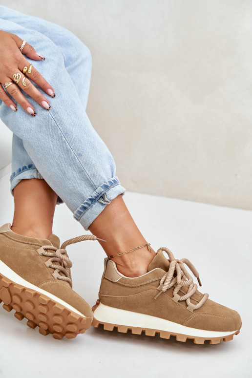 zapatillas Zapatillas modelo zapatos. con una plataformade gamuza ecológicau color marrón Riadella