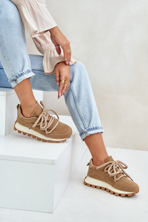 zapatillas Zapatillas modelo zapatos. con una plataformade gamuza ecológicau color marrón Riadella