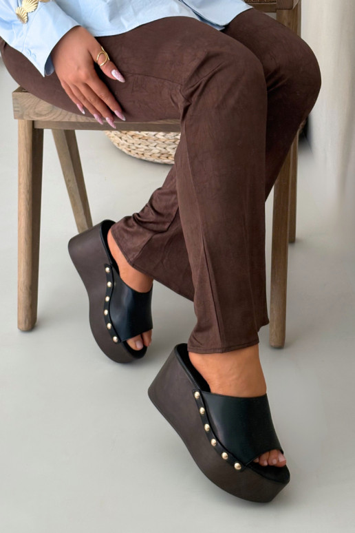 Chanclas de mujer con plataforma y tachuelas color negro Taireline