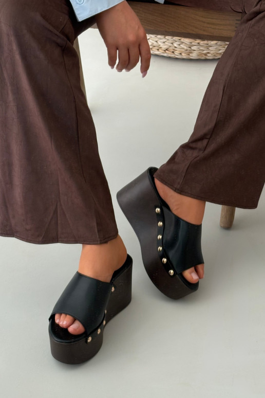 Chanclas de mujer con plataforma y tachuelas color negro Taireline