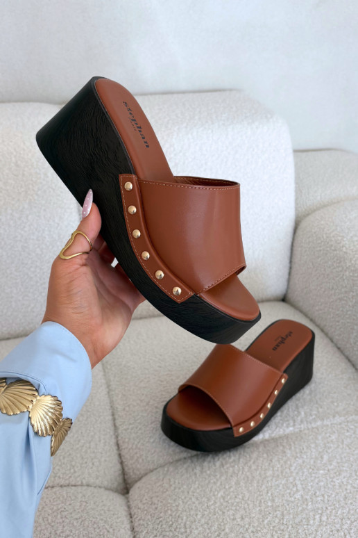 Chanclas de plataforma color dorado Arionne, marrones