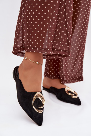 Chanclas "Mule" negras con elegantes detalles dorados Galvella 2