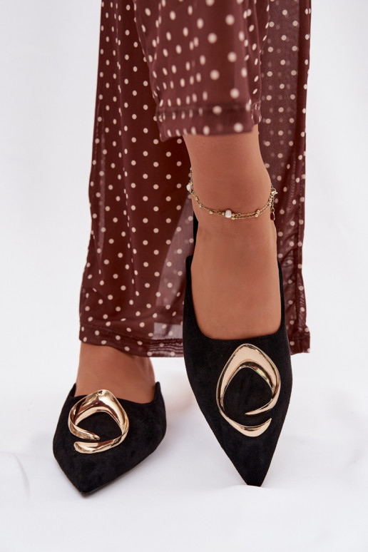 Chanclas "Mule" negras con elegantes detalles dorados Galvella