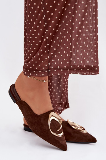 Chanclas "Mule" color chocolate con elegantes detalles dorados Galvella 2