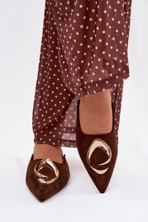 Chanclas "Mule" color chocolate con elegantes detalles dorados Galvella
