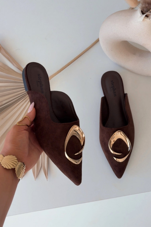 Chanclas "Mule" color chocolate con elegantes detalles dorados Galvella