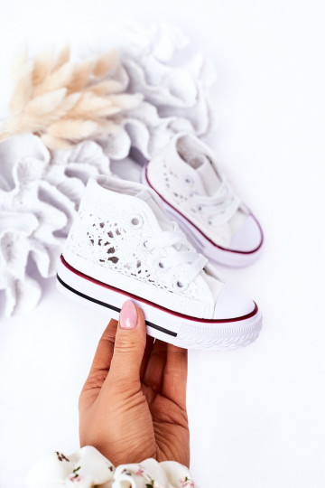 Zapatos infantiles con suela. con encaje el color blanco Roly-Poly
