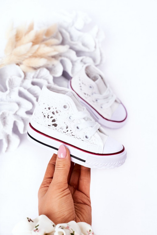 Zapatos infantiles con suela. con encaje el color blanco Roly-Poly