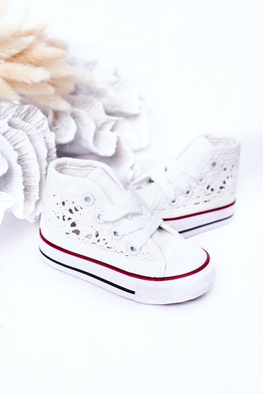 Zapatos infantiles con suela. con encaje el color blanco Roly-Poly