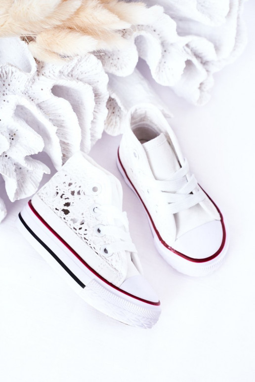 Zapatos infantiles con suela. con encaje el color blanco Roly-Poly