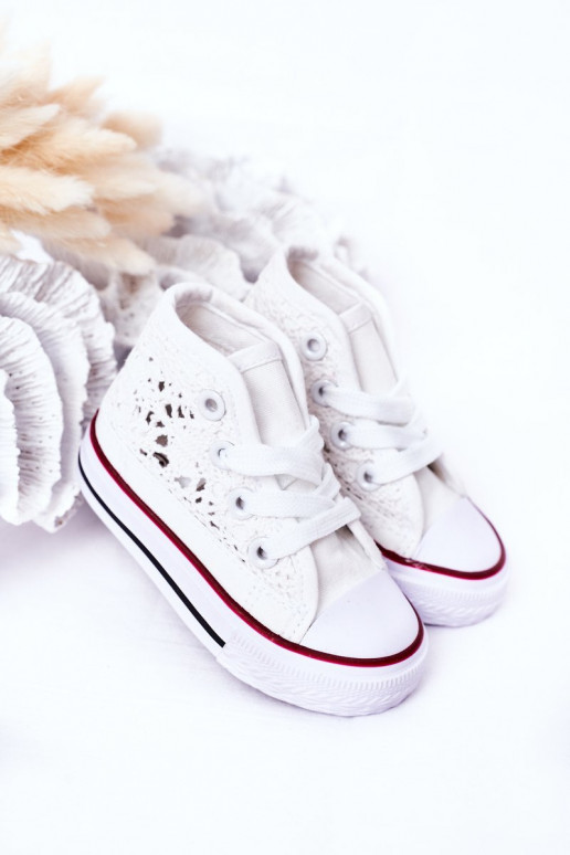 Zapatos infantiles con suela. con encaje el color blanco Roly-Poly