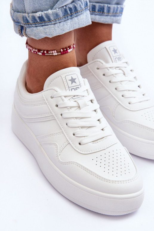 zapatillas Femenino con una plataforma el color blanco Pudina
