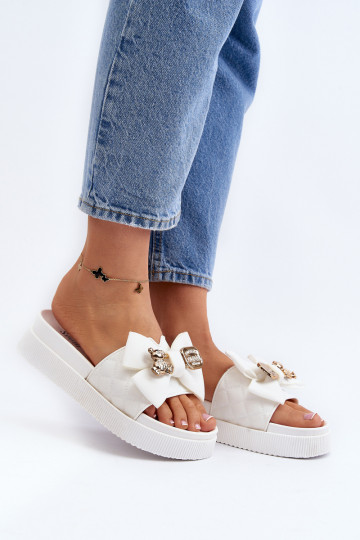 Femenino Zapatillas con cintas i osos de peluchem el color blanco Katterina 2