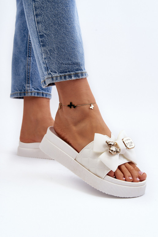 Femenino Zapatillas con cintas i osos de peluchem el color blanco Katterina