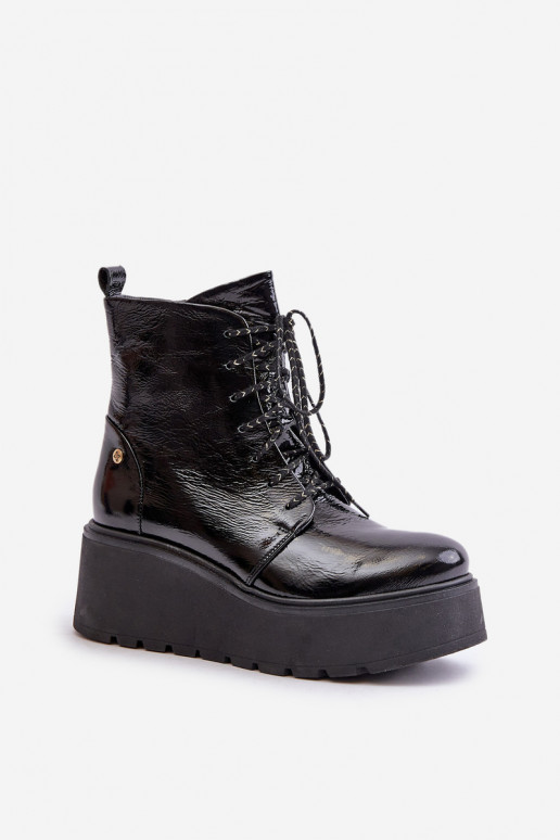 Piel con efecto barniz Botas con una plataforma I Koturnie Tiene queciejka 06762-01 de color negro