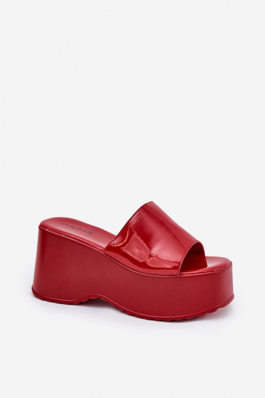 con efecto barniz zapatillas de mujer con una plataforma I Koturnie color rojo Nellevia