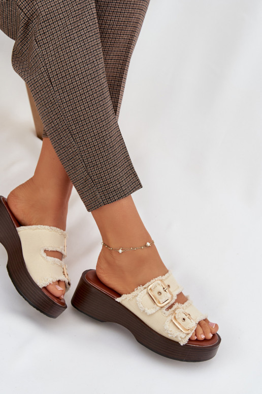 Chanclas de mujer con plataforma color oro y hebillas color marfil
