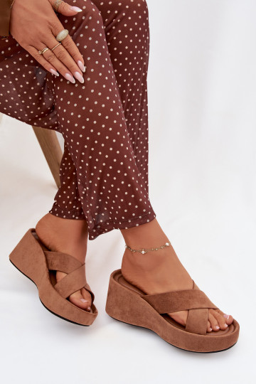 Zapatillas de mujer "Calorine" en color marrón de ante sintético con plataforma