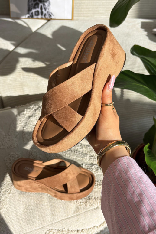 Zapatillas de mujer "Calorine" en color marrón de ante sintético con plataforma