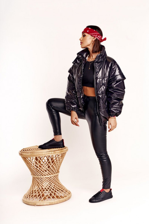 Zapatillas de piel natural. con tiras decorativas BIG STAR DD274687 de color negro