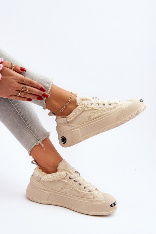 Femenino Zapatillas modelo zapatos. GOE NN2N4060 beige