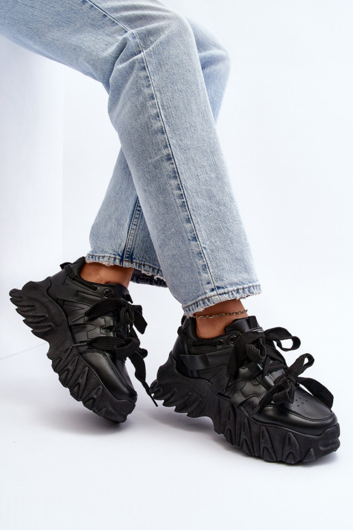 Zapatillas modelo zapatos. Femenino con suelas masivas de moda de color negro Ellerai