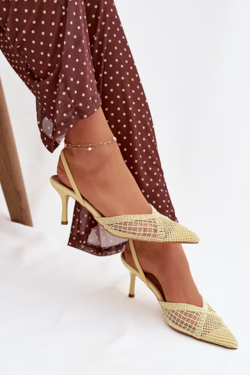 Sandalias "Hanelis" color amarillo con elementos de encaje y tacones delgados
