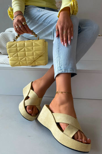 Zapatillas de mujer "Calorine" en color amarillo de ante sintético con plataforma 2