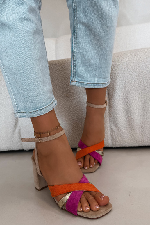 Sandalias de tacón alto para mujer. con rayas de gamuza ecológicaoAe beige Karilora