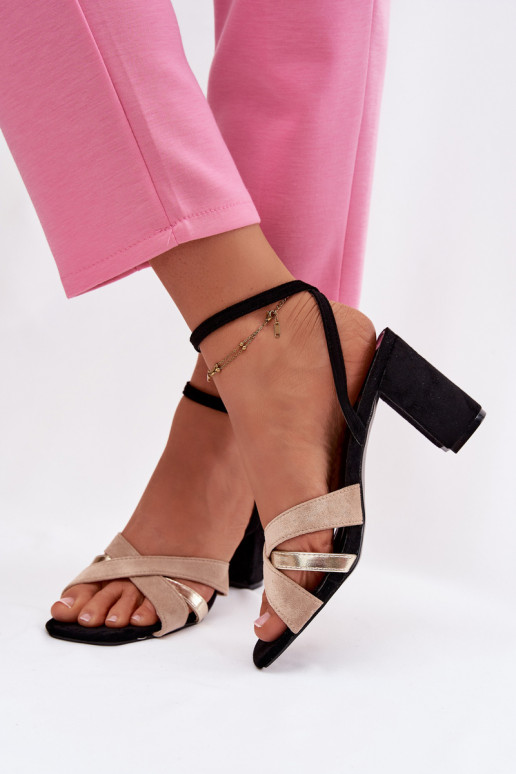 Sandalias de tacón alto para mujer. con rayas de gamuza ecológicaoAe de color negro Karilora