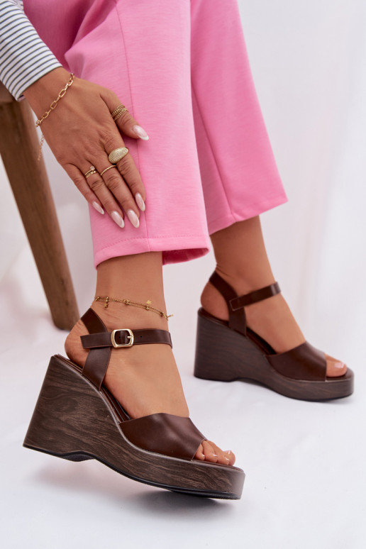 Sandalias de mujer en una cuña Eko Piel CzekoladoAe Parilisse