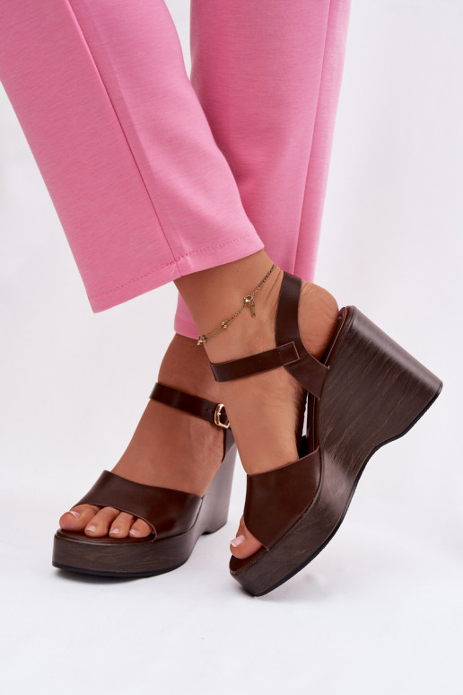 Sandalias de mujer en una cuña Eko Piel CzekoladoAe Parilisse