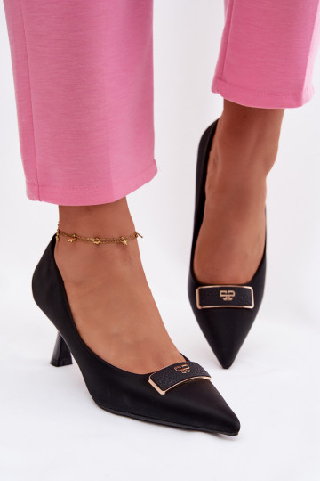 Zapatos con detalles ornamentales, color negro Fessira