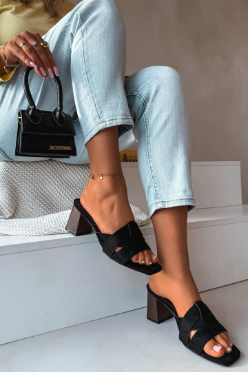 zapatillas de mujer con tacones con rayas de gamuza ecológicaoAe de color negro Corivelle